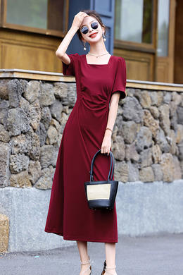 Z2400076 气质红色连衣裙女2023夏季新款法式方领高级感收腰显瘦设计感裙子
